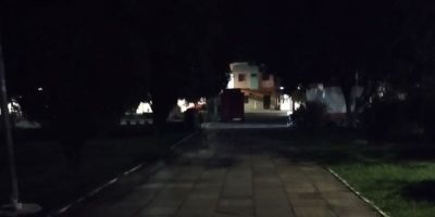Morador de Camaquã reclama sobre a falta de iluminação na Praça Zeca Netto