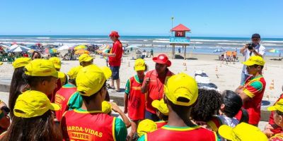 Governo do RS promove Meu Primeiro Mergulho para crianças e adolescentes em vulnerabilidade social