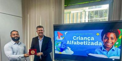 Cristal recebe Selo Ouro do Ministério da Educação em Brasília