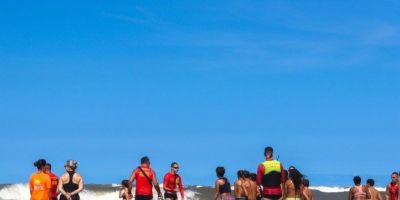 Iniciativa do estado leva crianças e adolescentes em vulnerabilidade social para atividades à beira-mar no RS