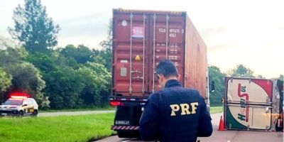 Tombamento de caminhão é registrado na BR-116 em Sentinela do Sul