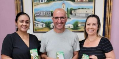 Secretaria Municipal da Educação e Desporto de Camaquã recebe pluviômetros