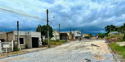 Obras de calçamento no bairro Carvalho Bastos seguem avançando em Camaquã