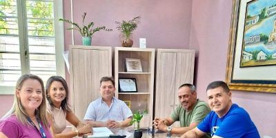Importante reunião entre a secretária de Educação e Desporto e o diretor da Divisão de Trânsito é realizada em Camaquã