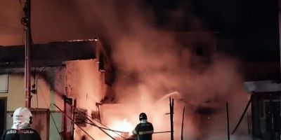 Incêndio criminoso em abrigo deixa quatro mortos no interior de SP