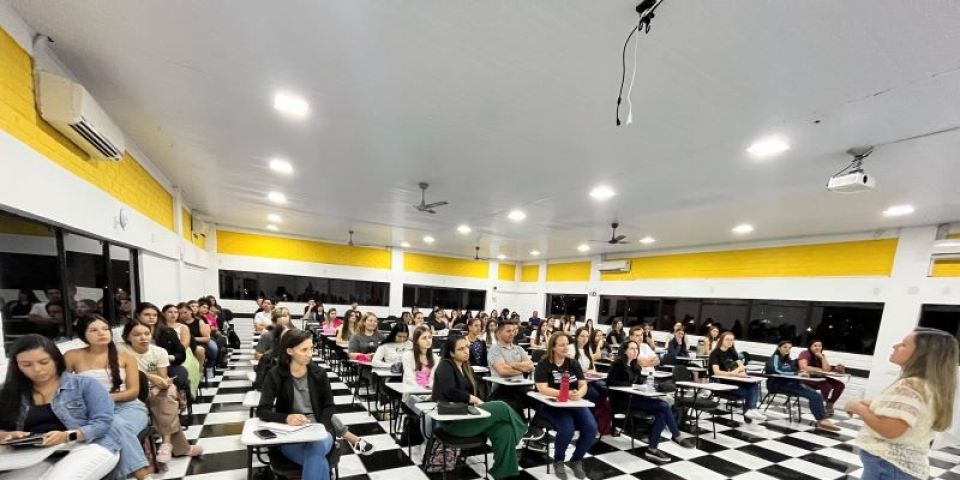 Palestra sobre as perspectivas profissionais do farmacêutico é realizada no polo da Uniasselvi em Camaquã