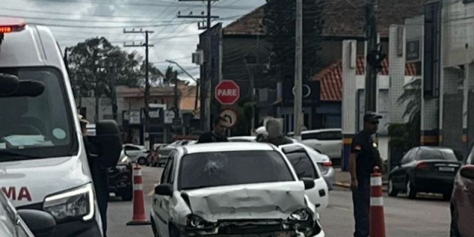 Acidente entre dois carros deixa mulher ferida em Camaquã