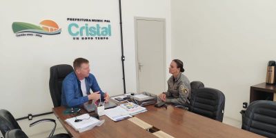 Major Pâmela, comandante do 30º BPM, se reúne com Marcelo Krolow, prefeito de Cristal