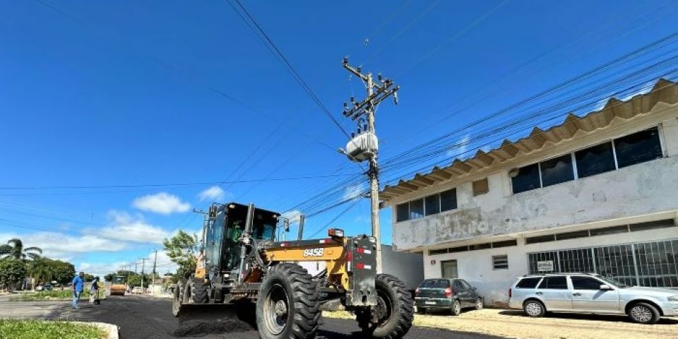 Camaquã: obras de pavimentação asfáltica são retomadas na Rua João Meireles