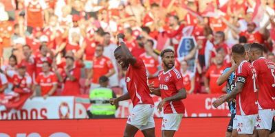 Inter empata com Grêmio e volta a ser campeão gaúcho após nove anos