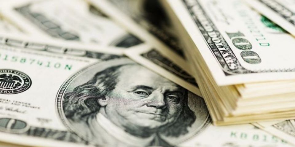 Dólar cai para R$ 5,68 e fecha no menor valor em quatro meses