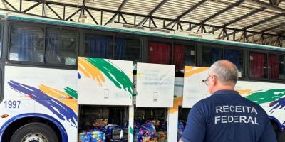 RF apreende ônibus com dois fundos falsos e mais de R$ 400 mil em mercadorias