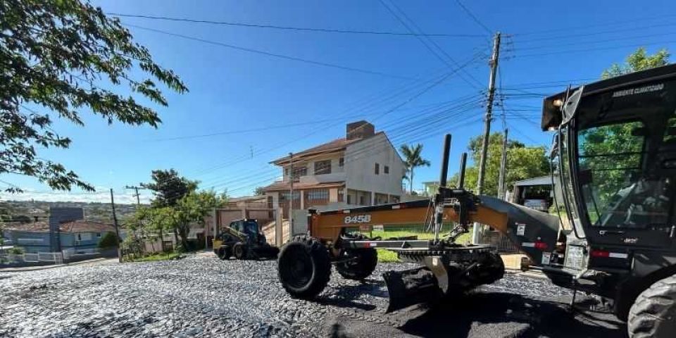 Pavimentação asfáltica na Rua Walter Kess é iniciada em Camaquã