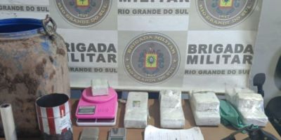 Brigada Militar apreende drogas, armas de fogo e dinheiro em Pelotas