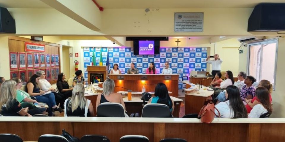 Comandante do 30º BPM participa de reunião com a Procuradoria Especial da Mulher em São Lourenço do Sul