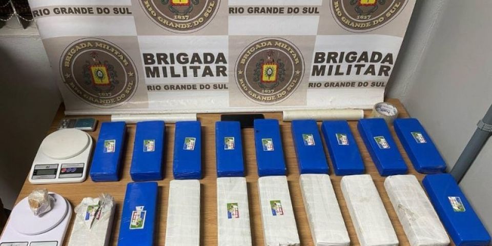 Mais de 12 kg de entorpecentes são apreendidos e homem é preso em flagrante por tráfico de drogas em Camaquã