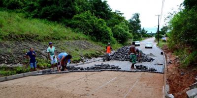 Rua Ivan Alcides Dias conta com 70% da pavimentação concluída em Camaquã