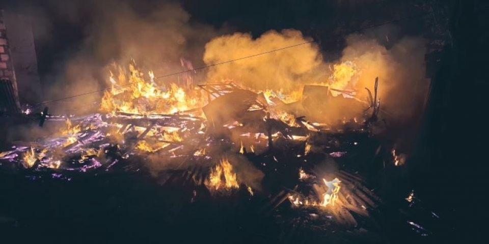 Incêndio de grandes proporções destrói residência em Tapes