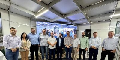 Prefeito de Camaquã, Abner Dillmann, toma posse para nova diretoria da AmproTabaco durante a Expoagro Afubra