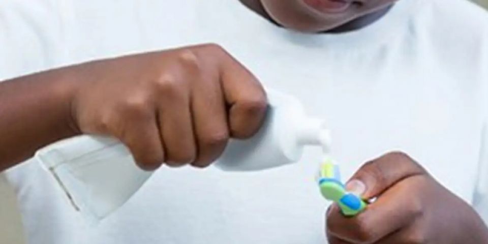 Anvisa suspende creme dental da Colgate após relatos de reações