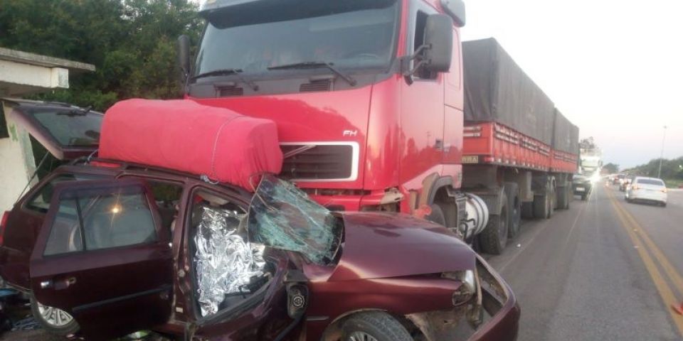 Homem e criança de dois anos morrem em grave acidente no Sul do RS