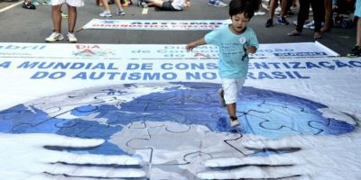 Abril Azul: o papel da escola na identificação, inclusão e acolhimento de alunos com autismo