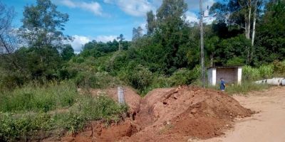 Obras no interior de Camaquã: ponte na Estrada do Cordeiro é reformada e canos são colocados na entrada da cachoeira do Barbosa Lessa