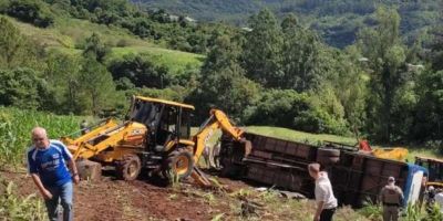Grave acidente envolvendo ônibus com universitários mata pelo menos sete pessoas no RS