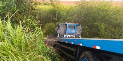 Caminhão de empresa camaquense se envolve em acidente na BR-116