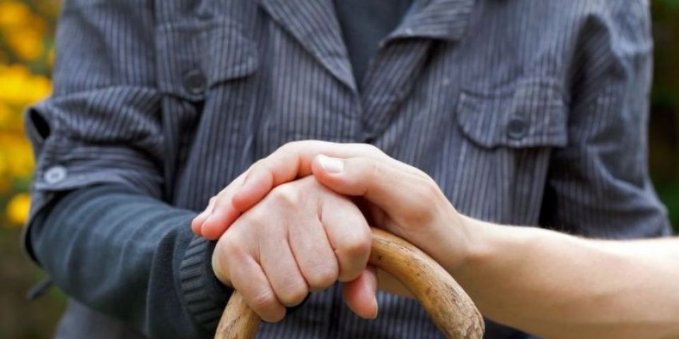 Parkinson: neurocirurgião detalha sintomas e fala sobre avanços no tratamento