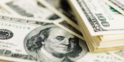 Dólar chega perto dos R$ 5,90 com tensões comerciais