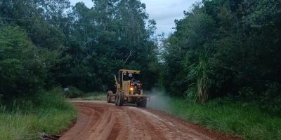 Estrada do Monte Castelo, no interior de Camaquã, recebe patrolamento