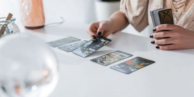 Leia a previsão de cartas de tarô para 20 a 26 de abril de 2025