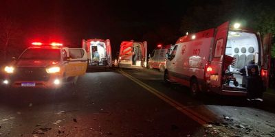 Duas pessoas morrem em grave acidente envolvendo três carros em Viamão