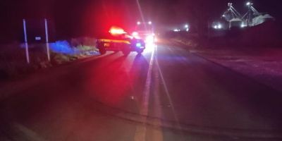 Colisão entre carro e carreta mata duas pessoas na BR-293