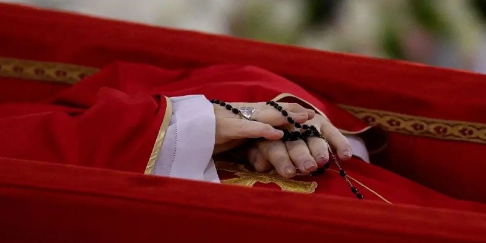 Velório do papa Francisco é aberto ao público no Vaticano