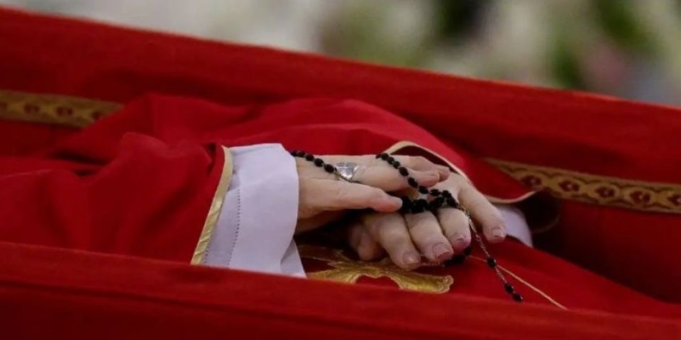 Rito de fechamento do caixão do papa ocorre nesta sexta-feira (25)