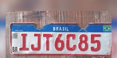 Placa de carro é encontrada na estrada do Banhado do Colégio em Camaquã