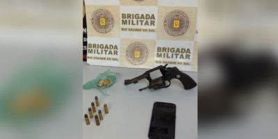 Dois homens são presos com arma de fogo, crack e celular em São Lourenço do Sul