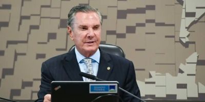 Ex-presidente Fernando Collor deixa presídio para cumprir pena em casa