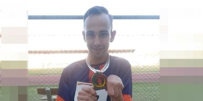 Matheus Ribeiro da Silveira, da Apae Camaquã, ganha medalha de ouro e vaga para as Olimpíadas Nacionais das Apaes
