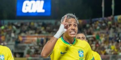 Mauricinho brilha e Brasil vence Itália no Mundial de futebol de praia