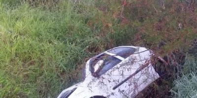 Carro que foi roubado na BR-116 é encontrado na ERS-350 entre Camaquã e Arambaré