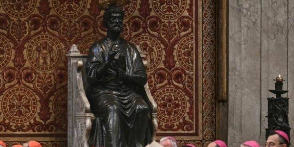 Cardeais entram em reclusão antes do conclave para eleger novo papa