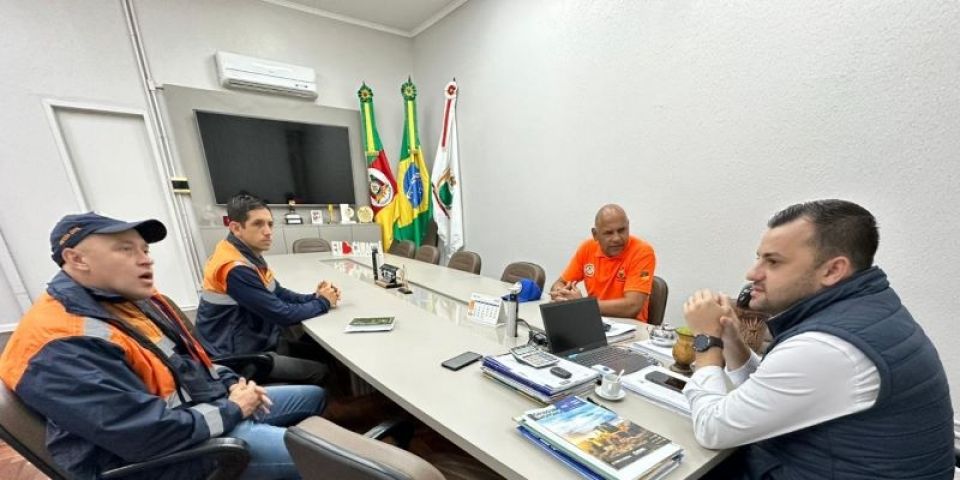 Reunião para avaliar situação climática de Camaquã é realizada na prefeitura