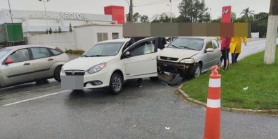 Carros se envolvem em acidente na Faixinha nesta sexta em Camaquã