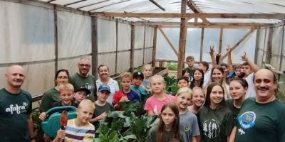 Escolas Municipais de Camaquã recebem a visita de representantes do Projeto Verde É Vida