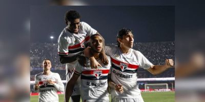 Grêmio perde de virada para o São Paulo e volta para o Z-4 do Brasileirão