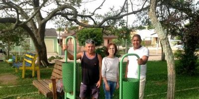 Praça Lola Zencker recebe lixeiras em Camaquã