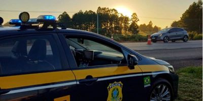 Mulher morre em colisão frontal entre carro e caminhão na BR-392